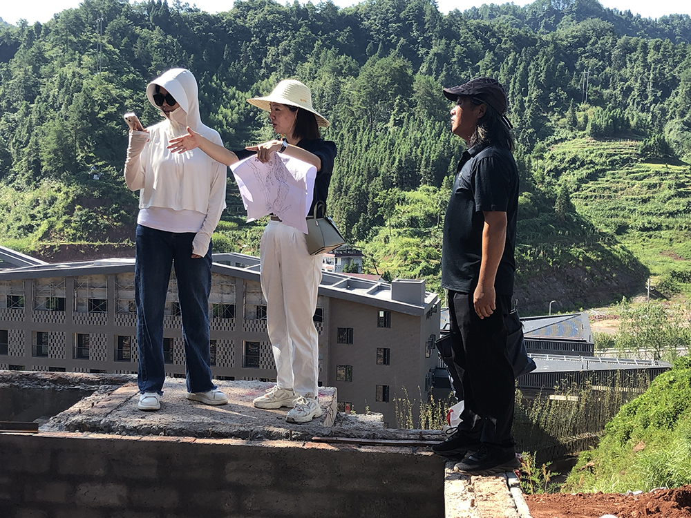 我司团队到凤凰古城凤仙境凤凰汤寨项目开展施工技术指导工作