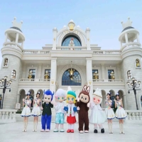 泡泡玛特主题乐园：潮玩 IP 与文旅融合的创新探索